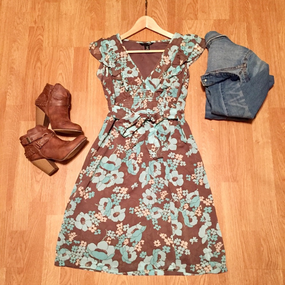 H&M light blue and grey floral dress. Size 6